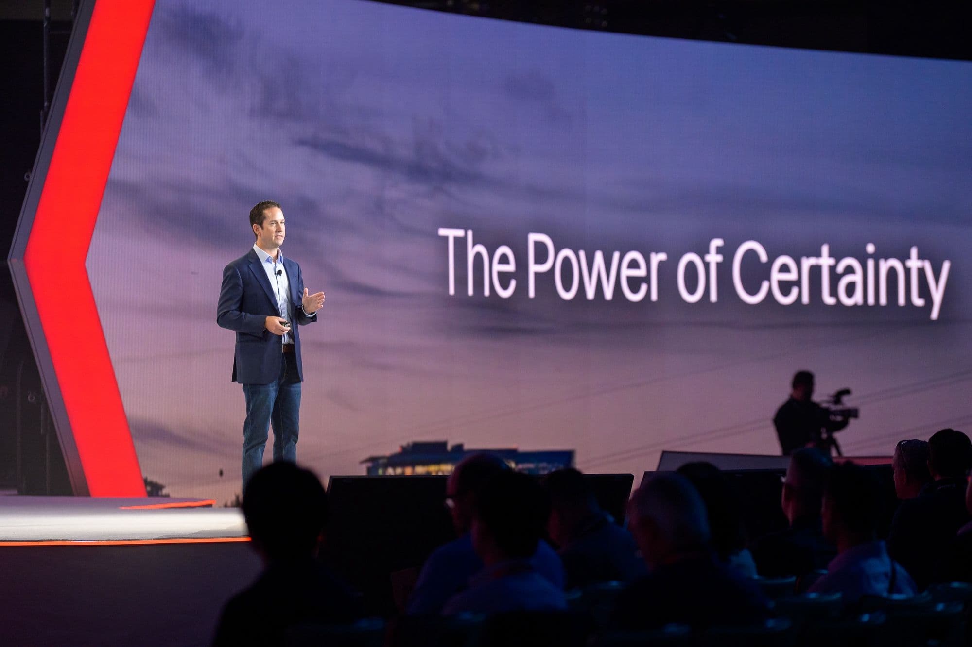 チャールズ・ロス氏が「Tanium Converge」で、確実性の力について講演しました